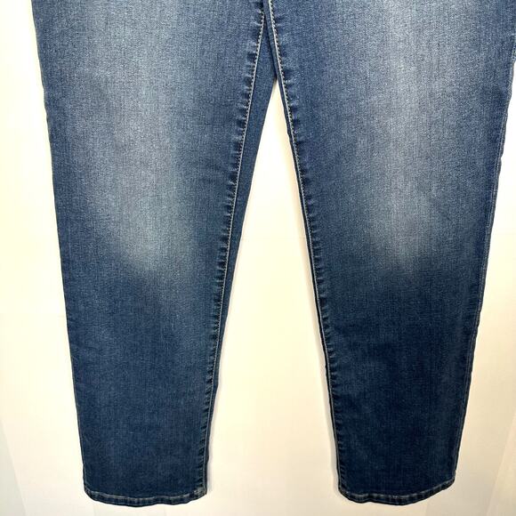 Joe's Jeans High Rise Straight Leg Stretchy Med Blue Wash Jeans Size 26 - Picture 3 of 6